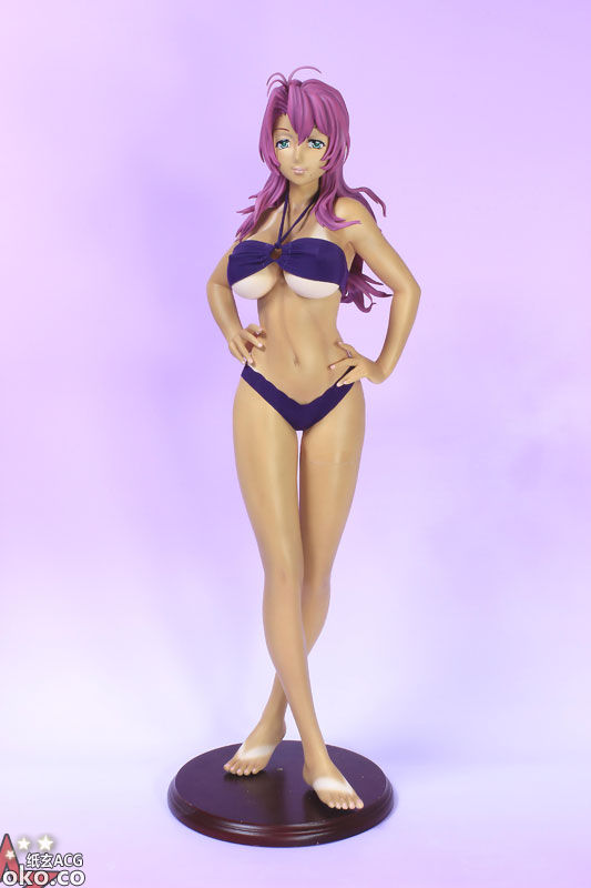 FIG-MOE-9205_01.jpg