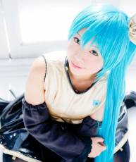《Vocaloid》初音未来 金色上衣 黑色皮裙 (by 真白ゆき)[306P]